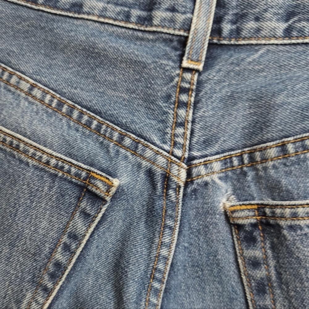 GAP Reverse Fit High Waisted Tapered Leg Mom Jean - Picture 7 of 7